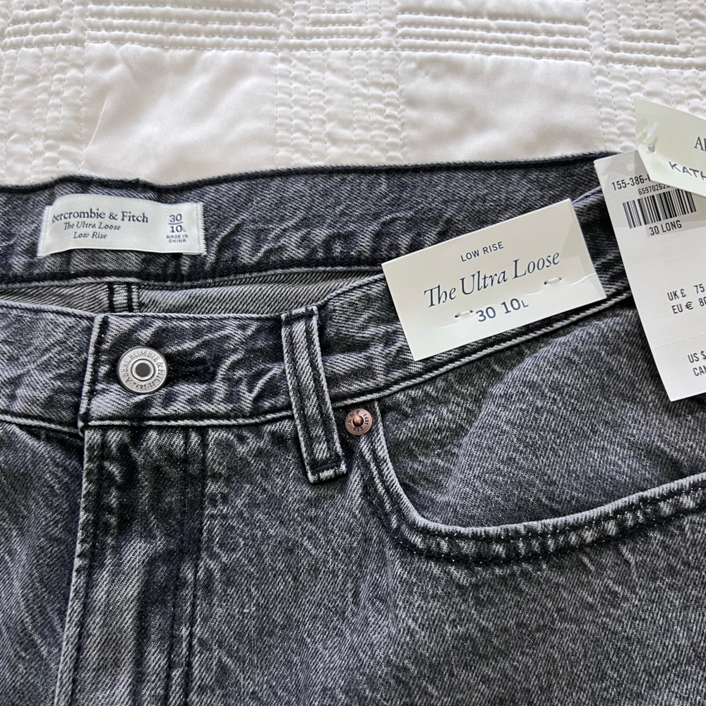 NWT Abercrombie The Ultra Loose, Low Rise Jeans